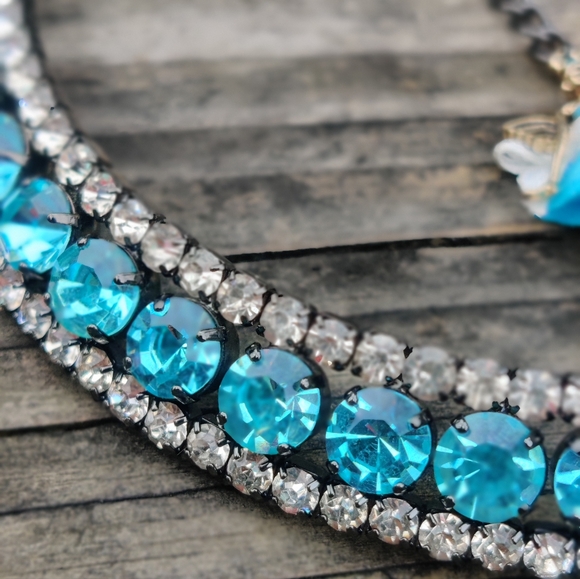 ⭐ 😇 Betsey Johnson Retired Blue Rhinestone Color Necklace - Picture 8 of 13
